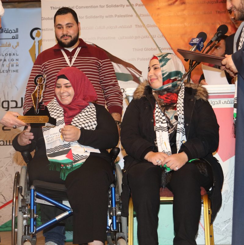 آمال وغادة الرزاينة، من المكرَّمين بجائزة ريادة العطاء لفلسطين