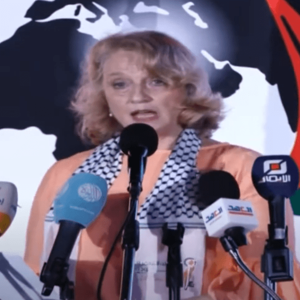 عائلة الشهيد توم هرندل، من المكرَّمين بجائزة ريادة العطاء لفلسطين