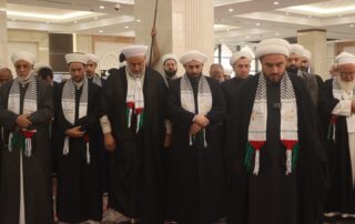 وفود "نداء الأقصى" تؤدّي صلاة الظهر في جامعة الزهراء