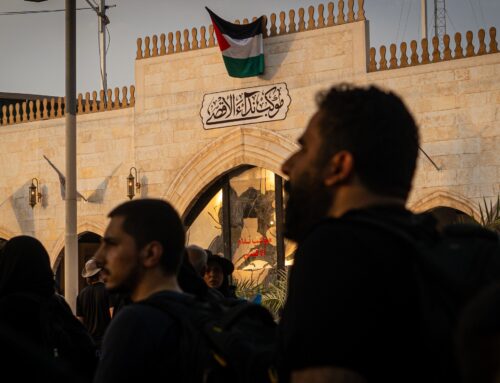 في يومه الثامن… موكب “نداء الأقصى” يخصّص وقفة تضامنية مع إعلاميي غزة