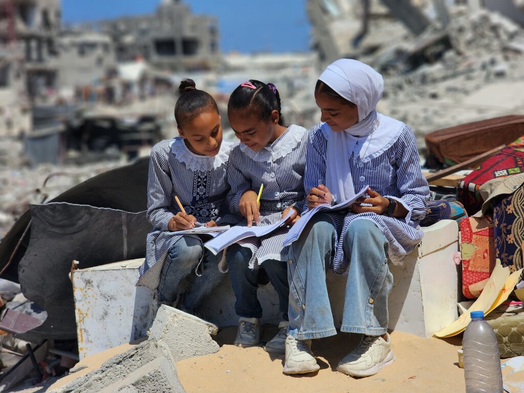 غزة.. التعليم على حافة الانهيار التام بفعل العدوان والحصار