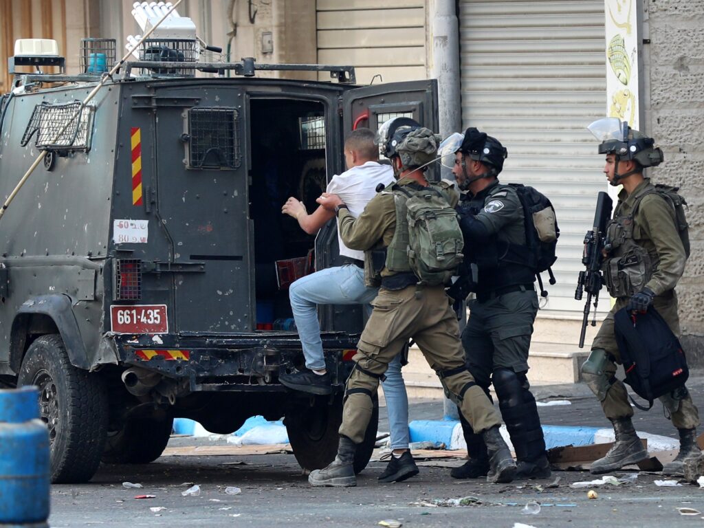 The Usurping Entity Expands its Raids and Arrests Campaign in West Bank Cities