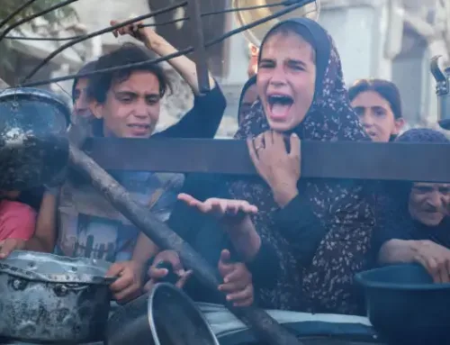 غزة تموت والشاحنات عالقة عند أبوابها..