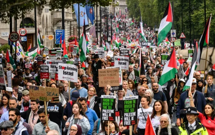 ضغط الشارع المناصر لفلسطين يترجم إلى مواقف رسمية غربية أكثر جرأة
